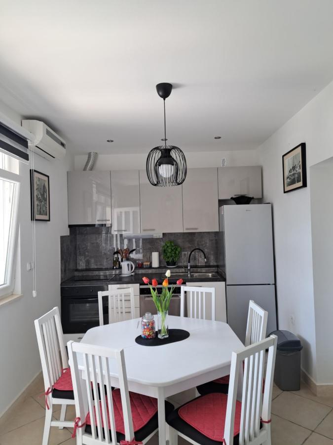 Apartman Dupin Dugi Rat Exterior photo